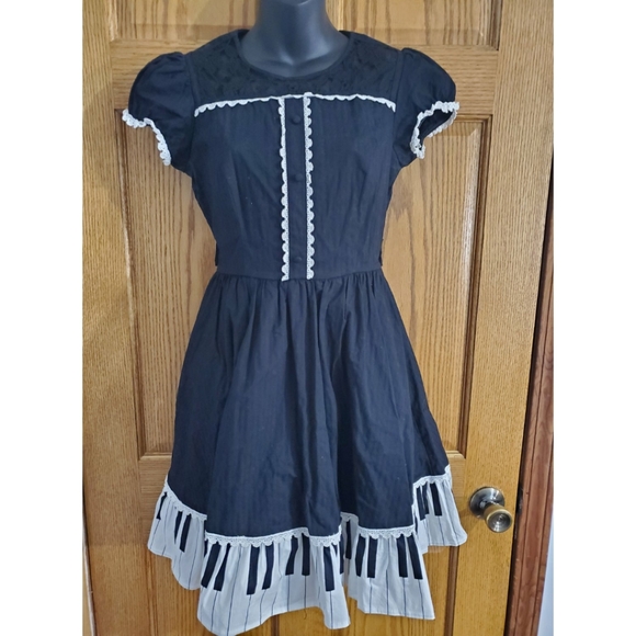 💖SOLD💖 Hot Topic Piano Key Ruffle Dress - Picture 3 of 6